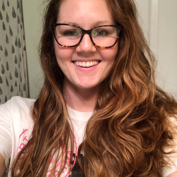 Meet your Posher, Abbey - Picture 2 of 2